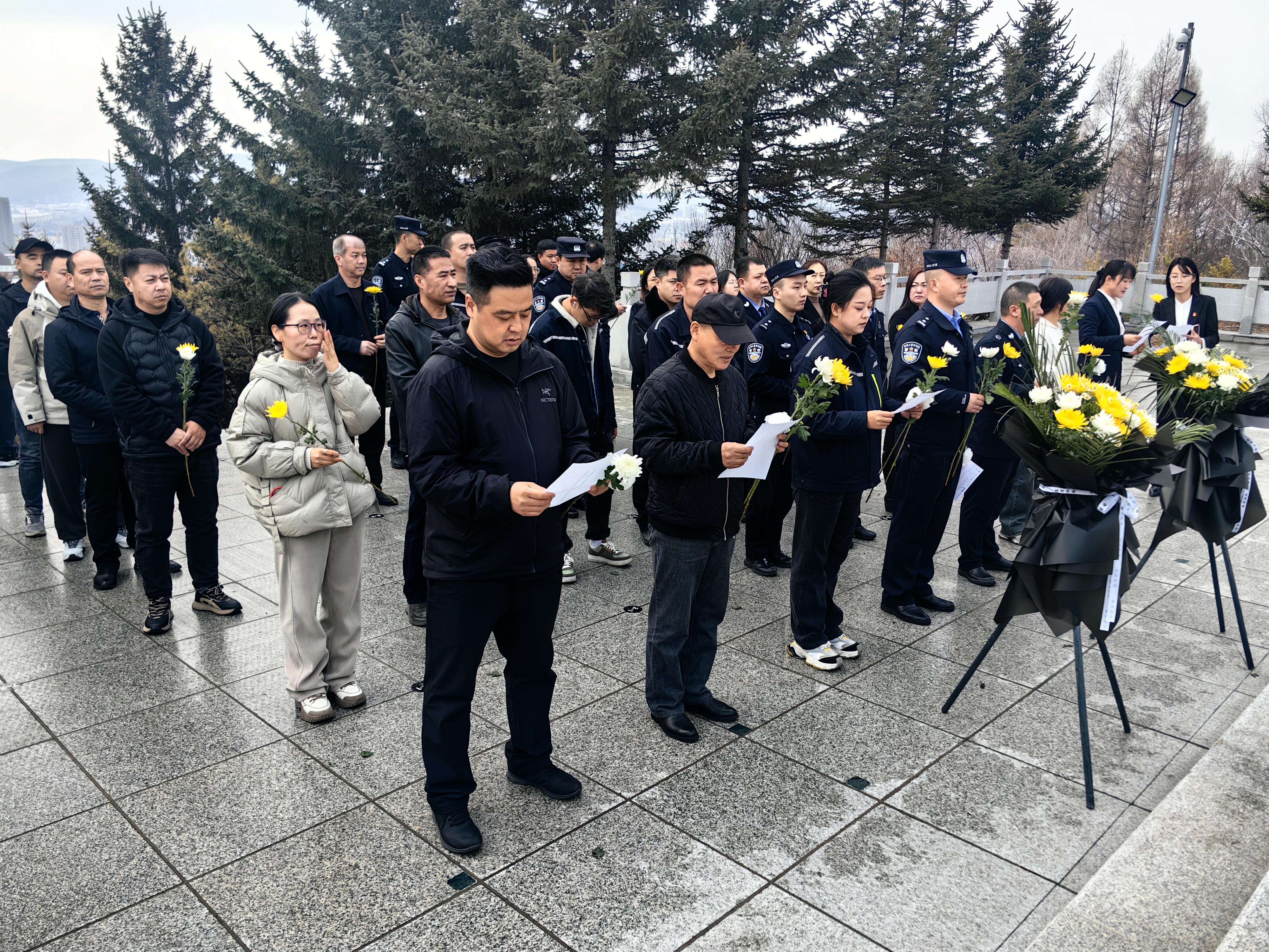 缅怀先烈志 共铸中华魂|绥芬河国林木业城开展清明祭扫活动