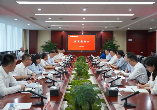 余红辉与山西省委常委、太原市委书记韦韬座谈